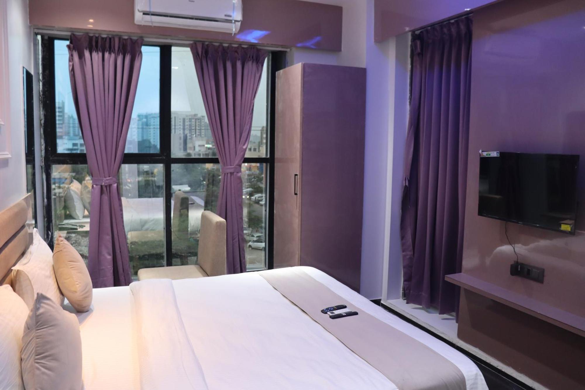 Hotel Czar Inn Сурат Екстериор снимка
